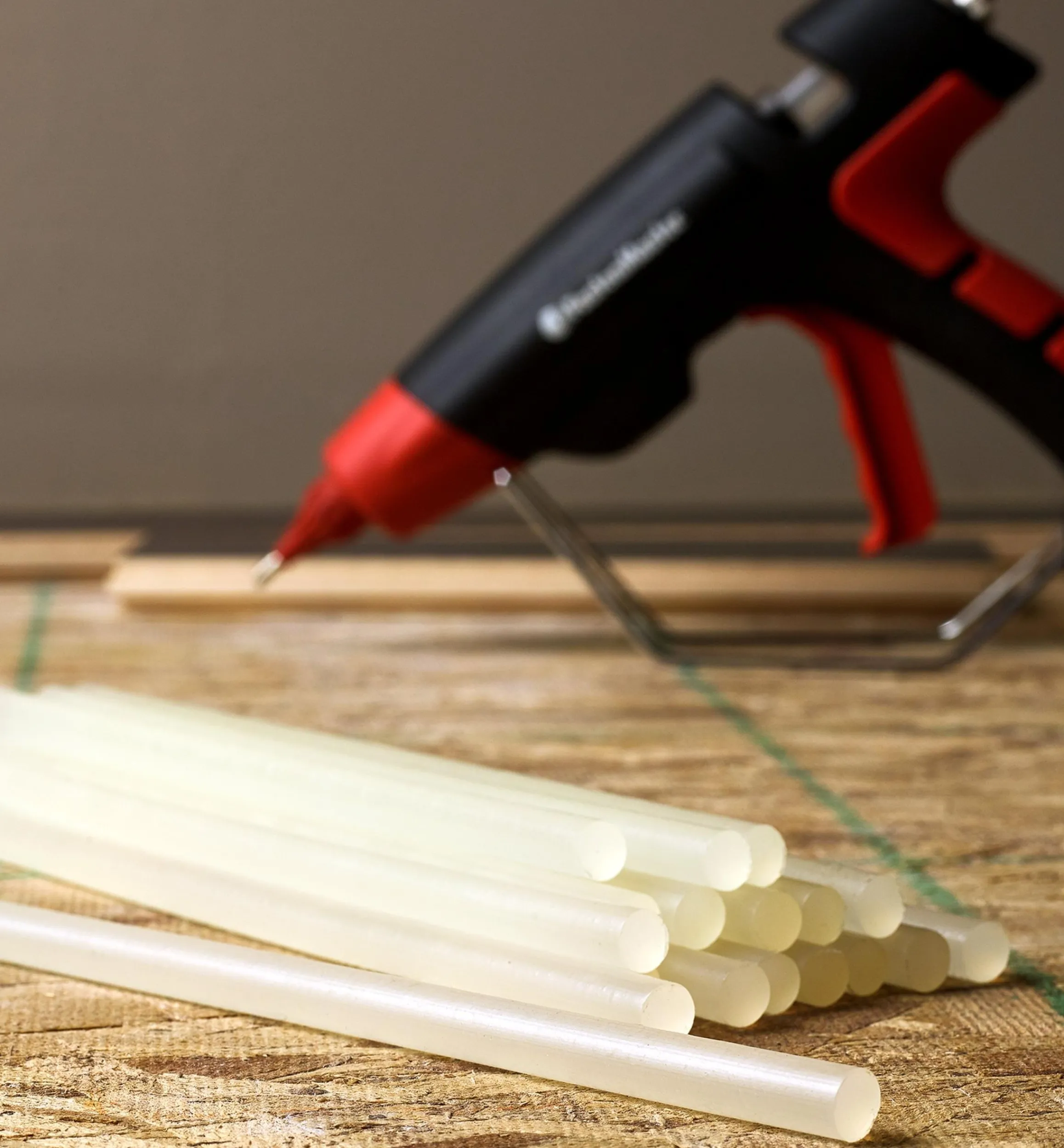 Lee Valley Supplies>Adhesive Sticks For FastenMaster Pro Hot-Melt Gun