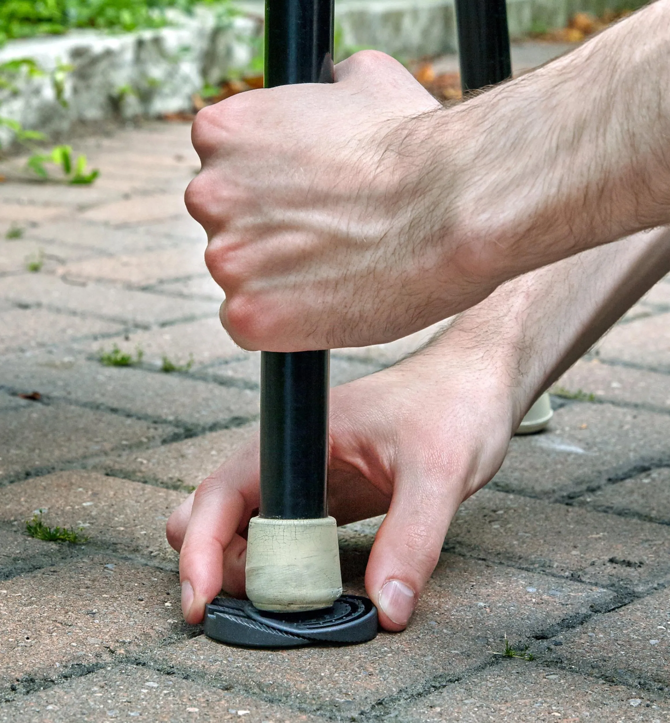 Lee Valley Levellers>Adjustable Furniture Levellers