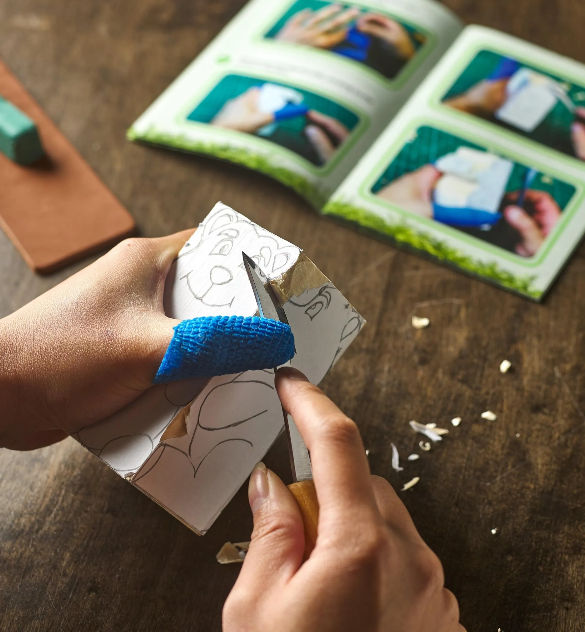 Lee Valley Supplies>BeaverCraft Bear Carving Kit