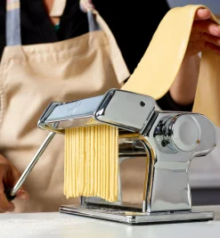 Lee Valley Pasta Making>Bigoli Cutter Attachment For The Marcato Pasta Machine