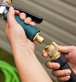 Lee Valley Hoses & Accessories>Brass Female Hose-End Water-Stop Coupler