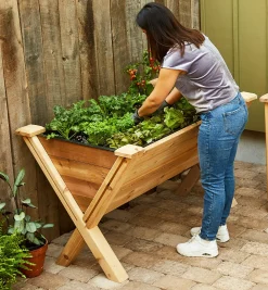Lee Valley Container Gardening>Cedar Wedge Planter