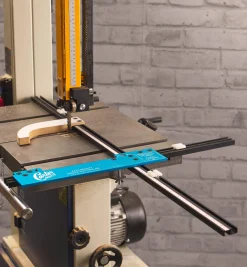 Lee Valley Jigs, Guides & Fixtures>Circle-Cutting Jig With Support