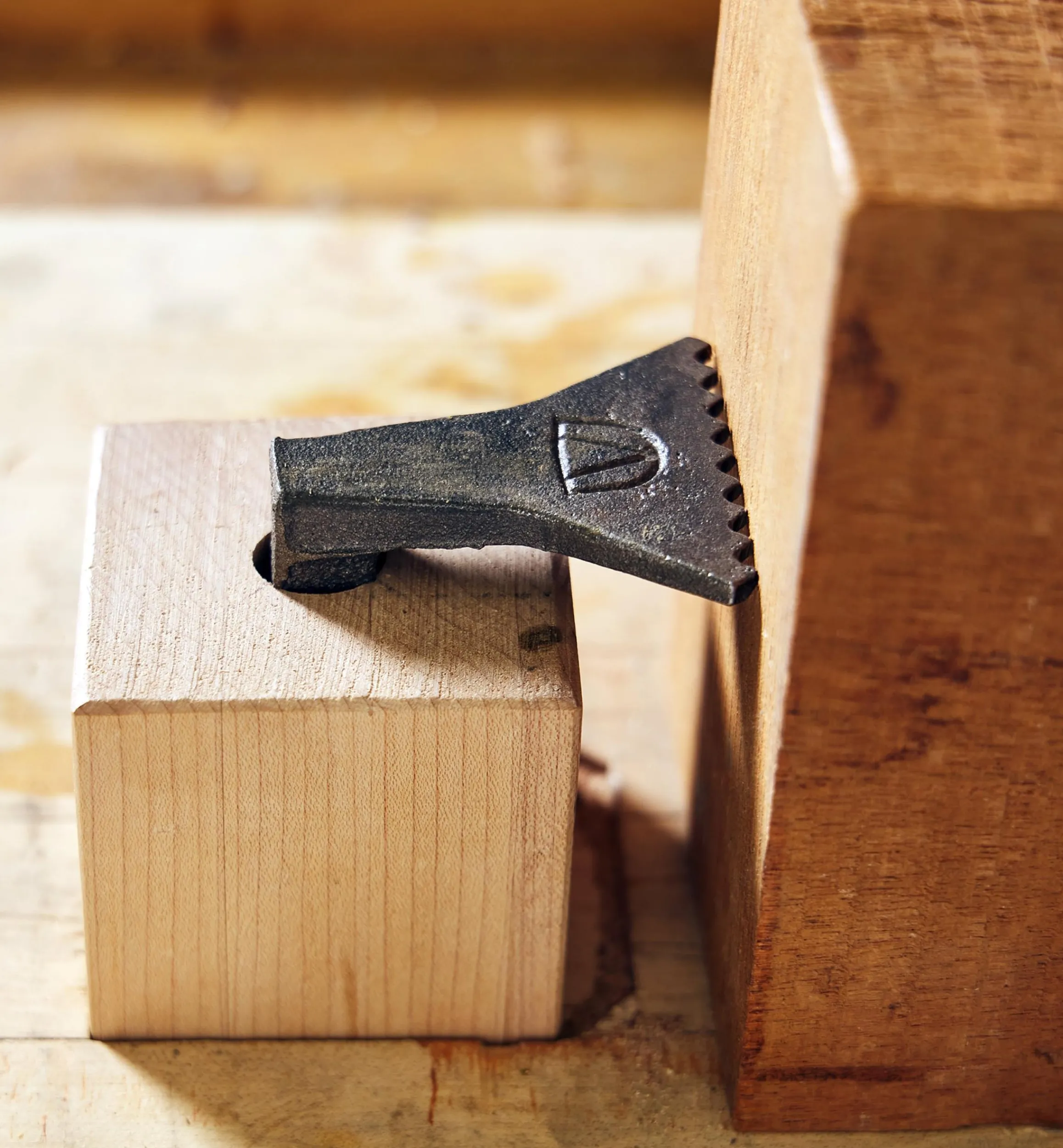 Lee Valley Workshop>Crucible Planing Stop