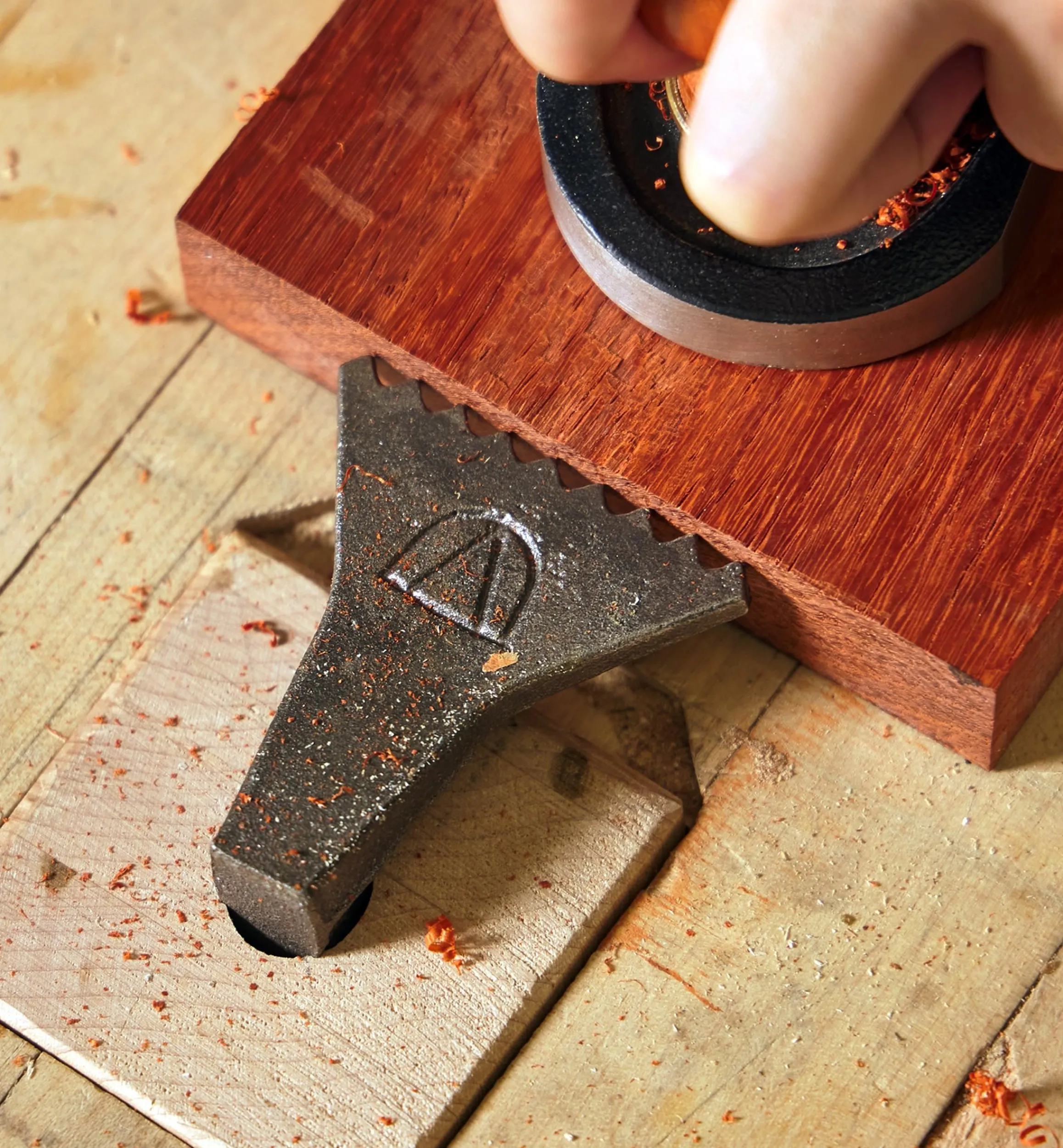 Lee Valley Workshop>Crucible Planing Stop