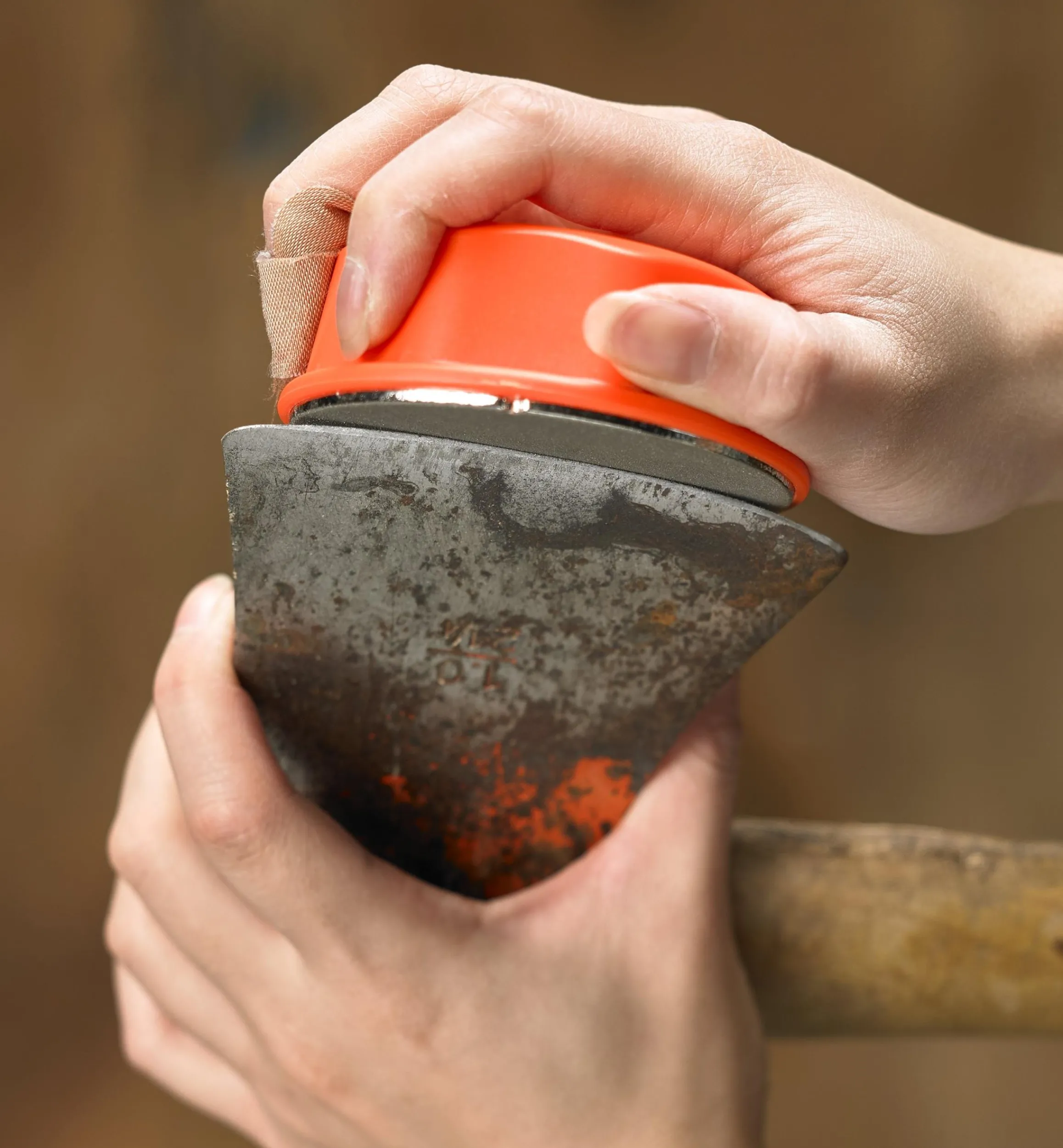 Lee Valley Sharpening>Double-Sided Axe Sharpener