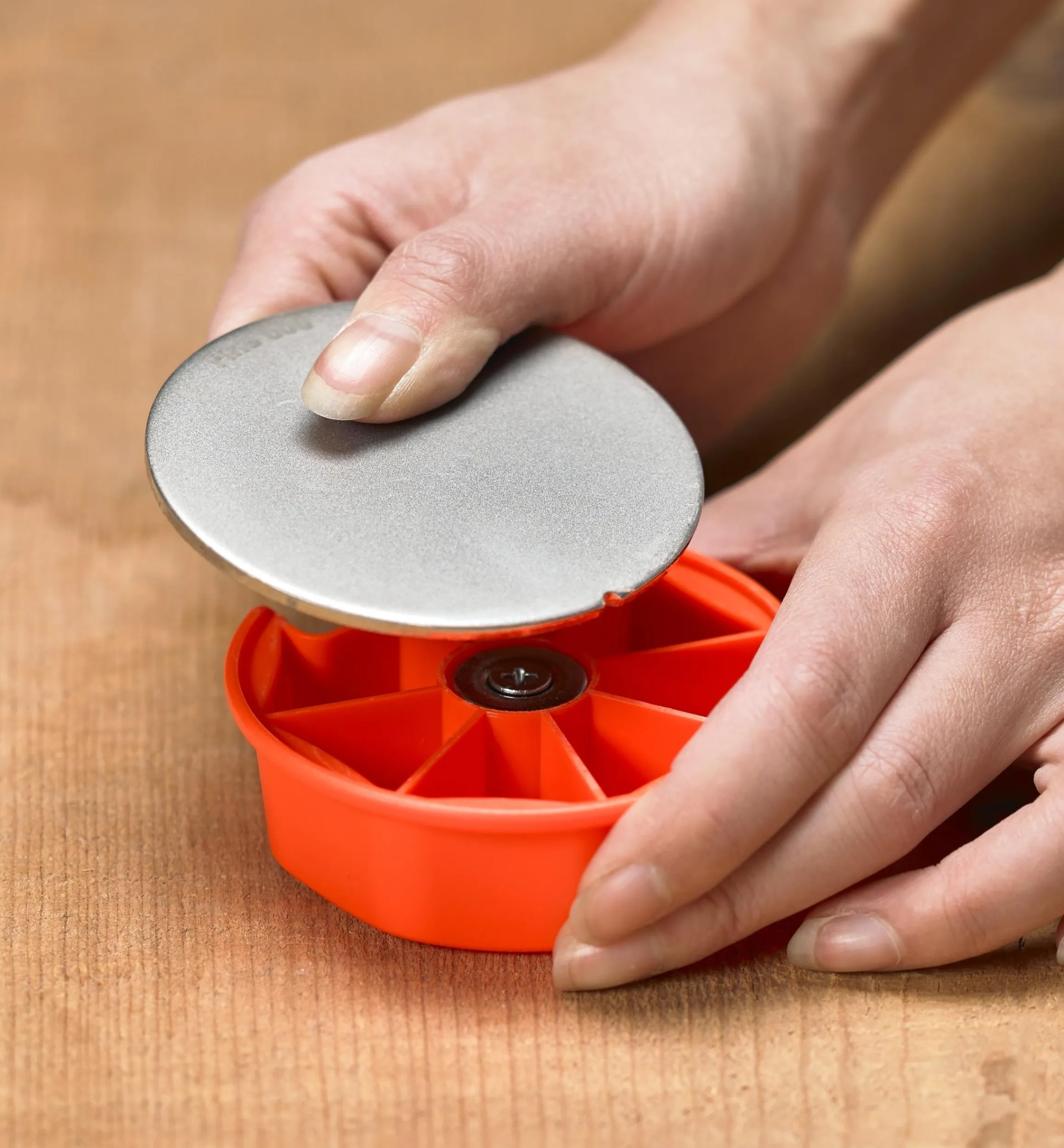 Lee Valley Sharpening>Double-Sided Axe Sharpener