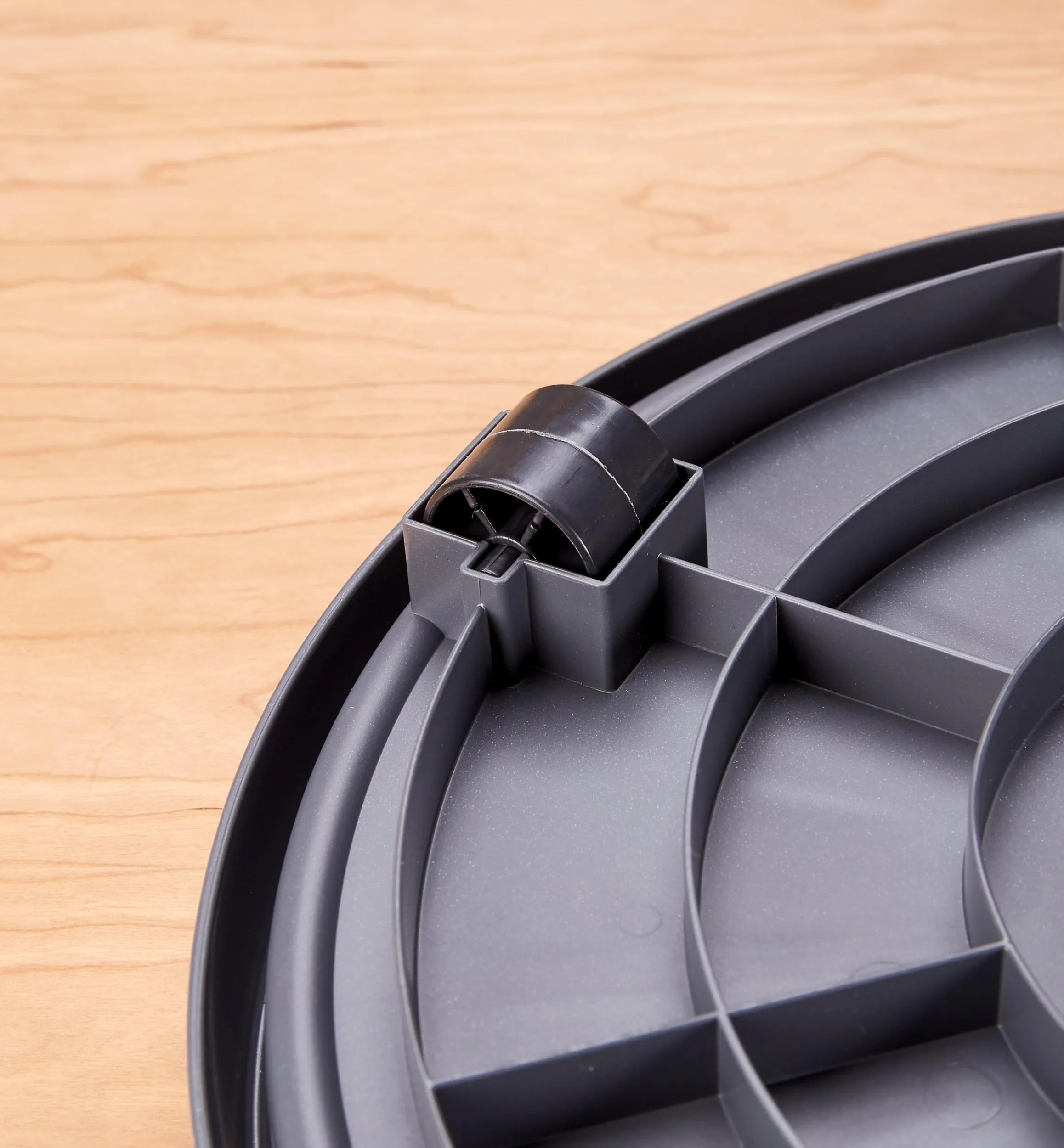 Lee Valley Container Gardening>Elho Rolling Pot Saucer