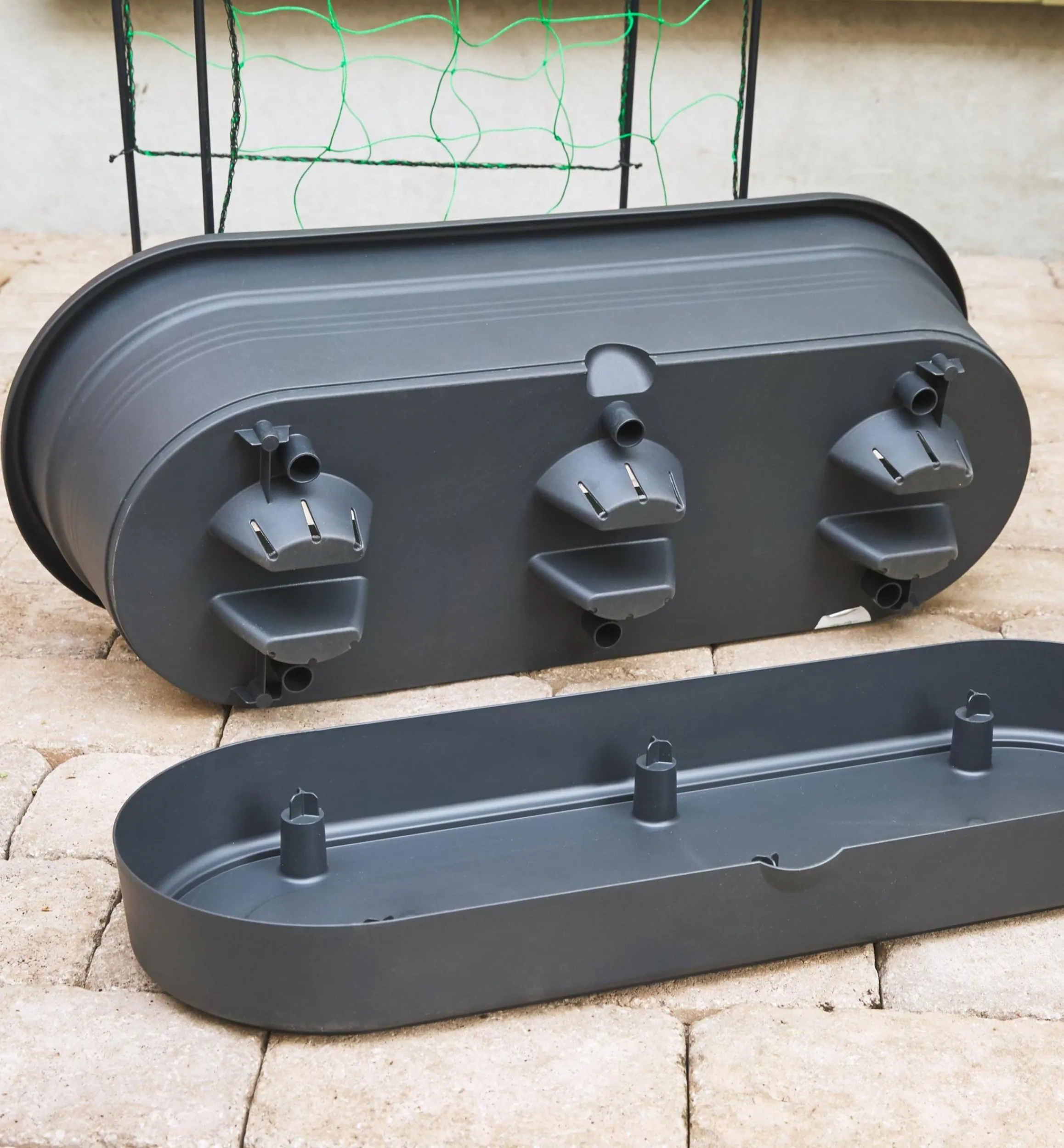 Lee Valley Container Gardening>Elho Self-Watering Planter With Trellis