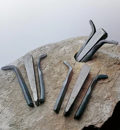 Lee Valley Hardscaping>Feathers & Irons