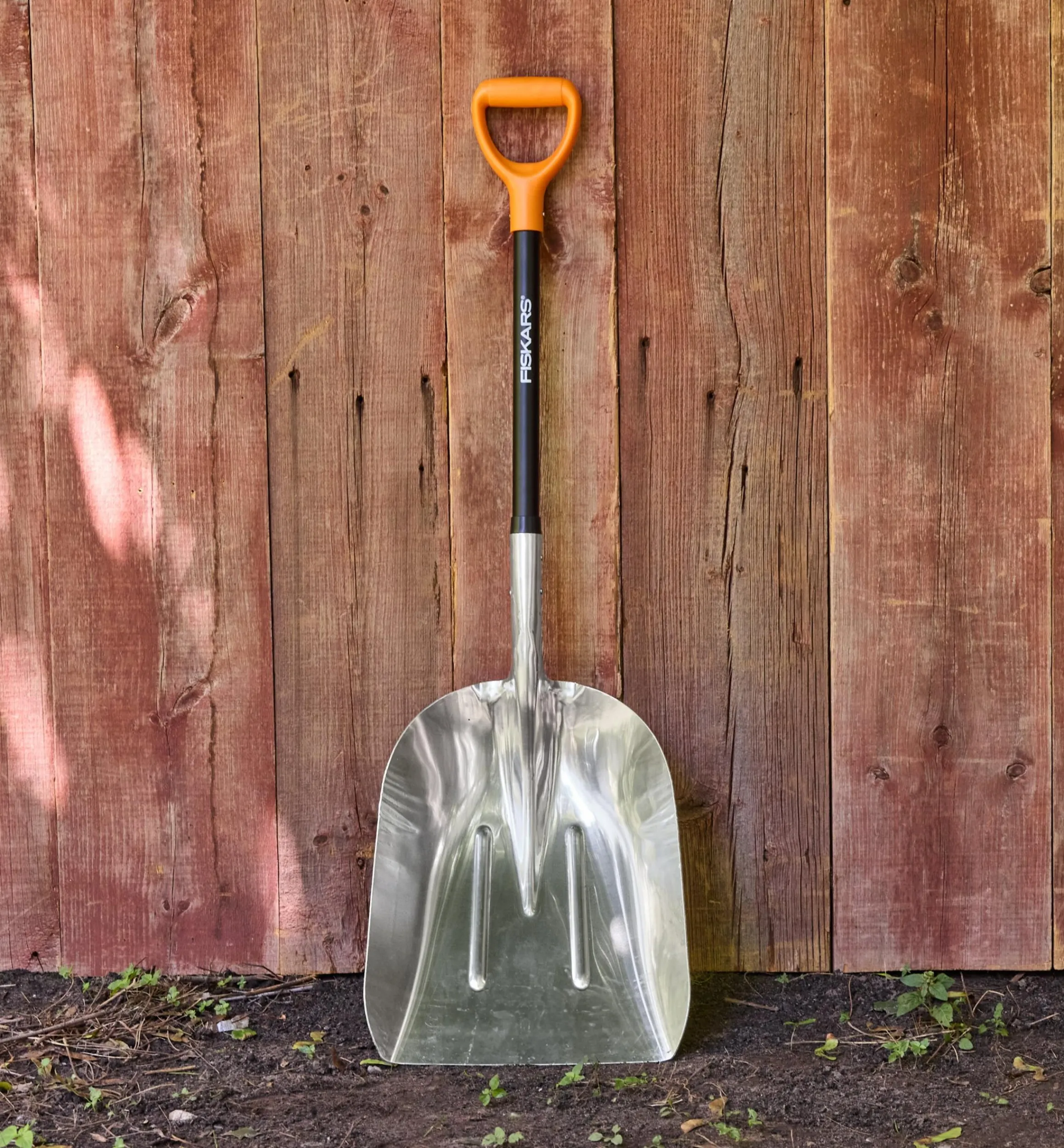 Lee Valley Shovels>Fiskars Scoop Shovel