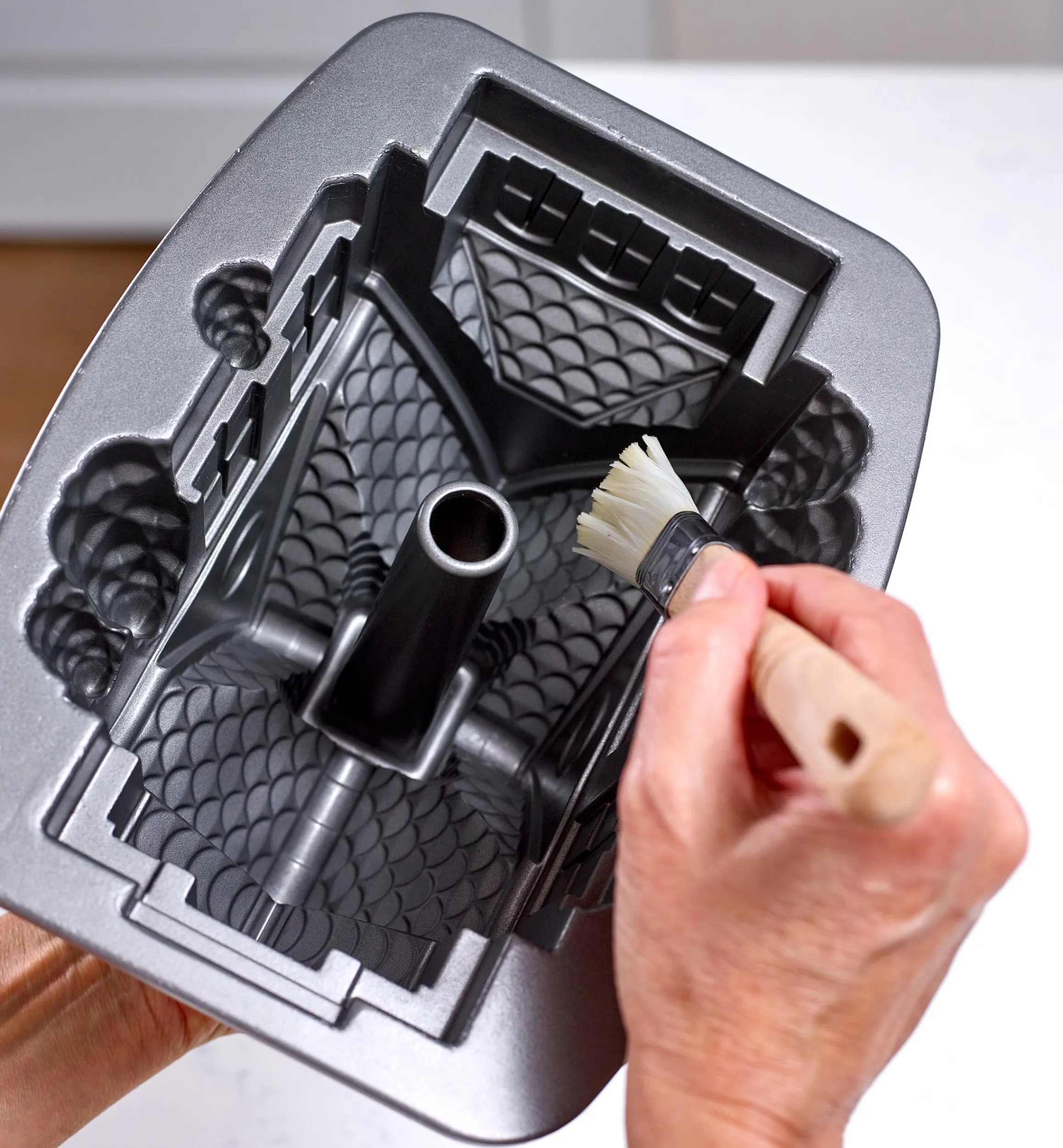 Lee Valley Bakeware>Gingerbread House Bundt Pan