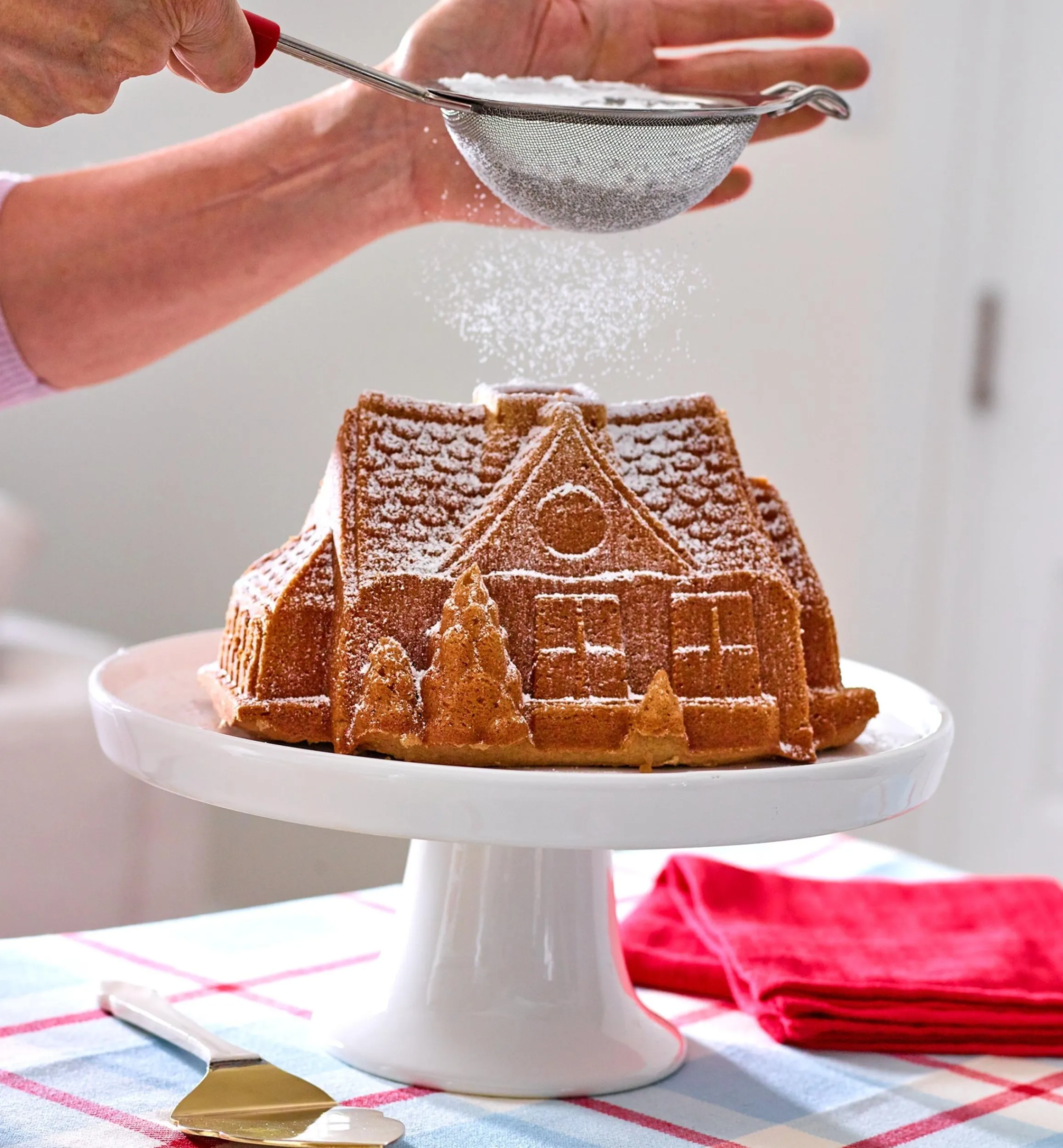 Lee Valley Bakeware>Gingerbread House Bundt Pan