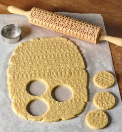 Lee Valley Bakeware>Holiday Sweater Embossing Rolling Pin