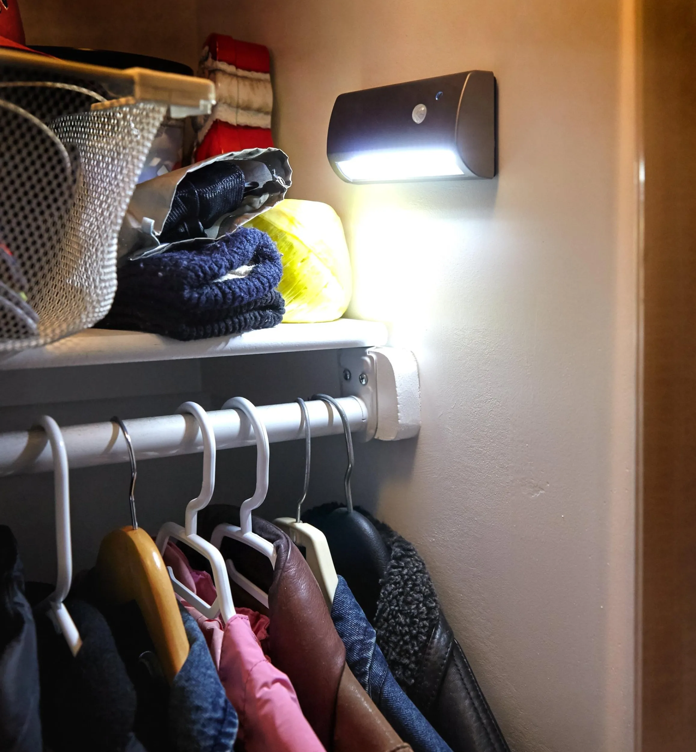 Lee Valley Lighting>Indoor/Outdoor Motion-Activated Light