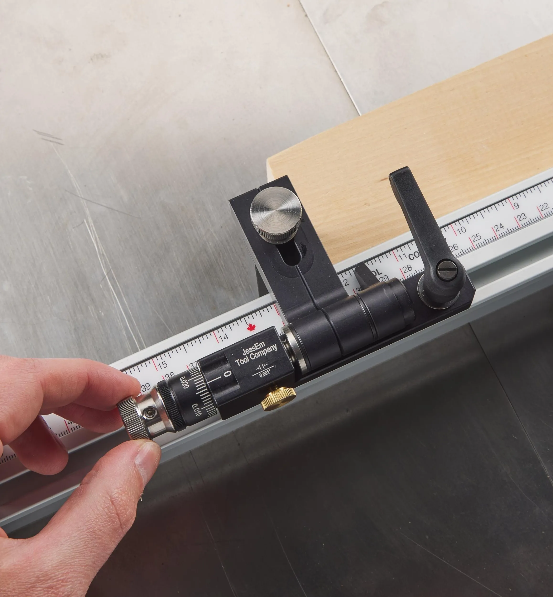 Lee Valley Power Tool Accessories>JessEm Mite-R-Excel II Miter Gauge With Micro-Adjuster