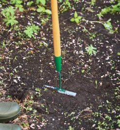 Lee Valley Weeding>Collinear Hoe