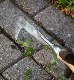 Lee Valley Weeding>Crack Weeder