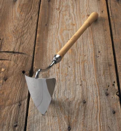Lee Valley Hoes>Mid-Length Trenching Hoe