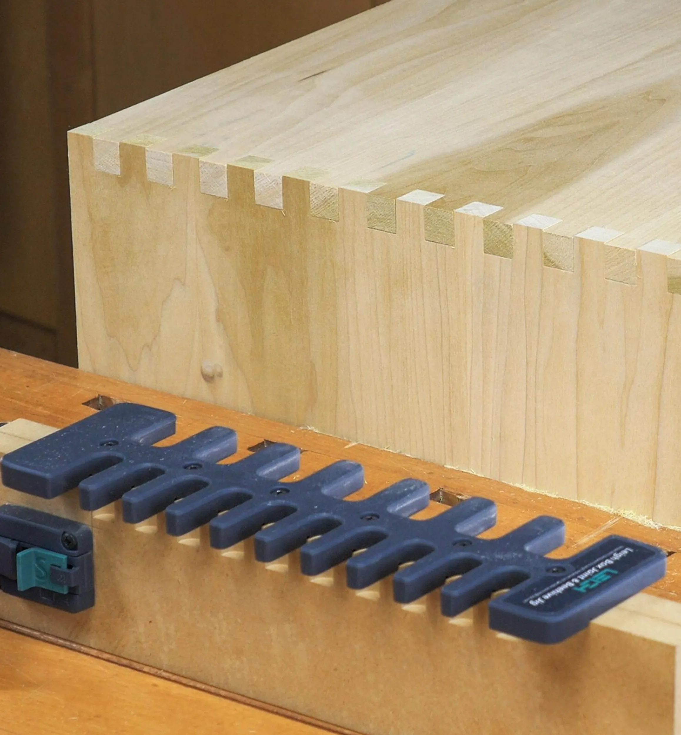 Lee Valley Jigs, Guides & Fixtures>Leigh Box Joint Jig