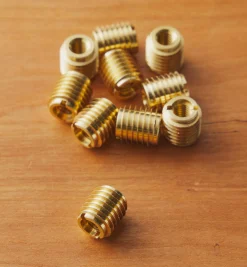 Lee Valley Fasteners>M6-1.0 Brass Knife-Edge Insert Nuts