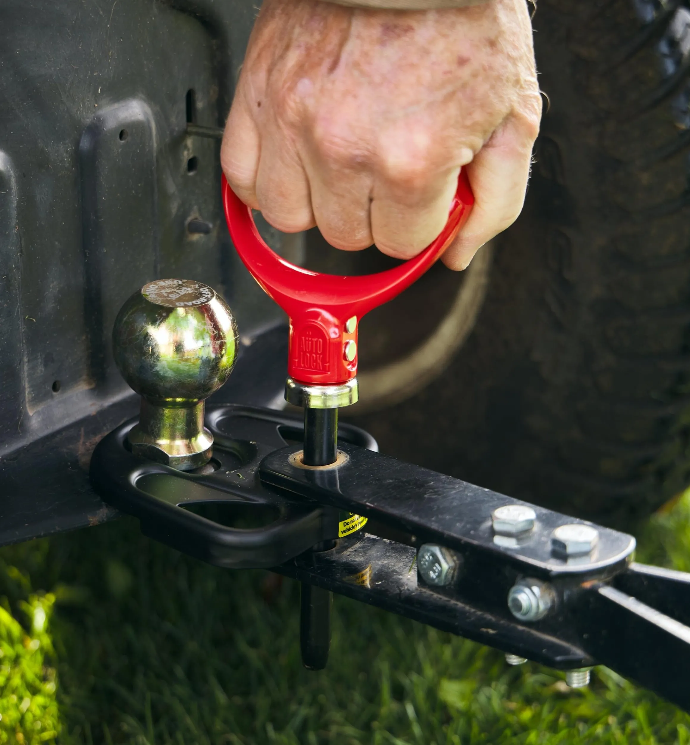 Lee Valley Lawn Care>Magnetic Hitch Pin