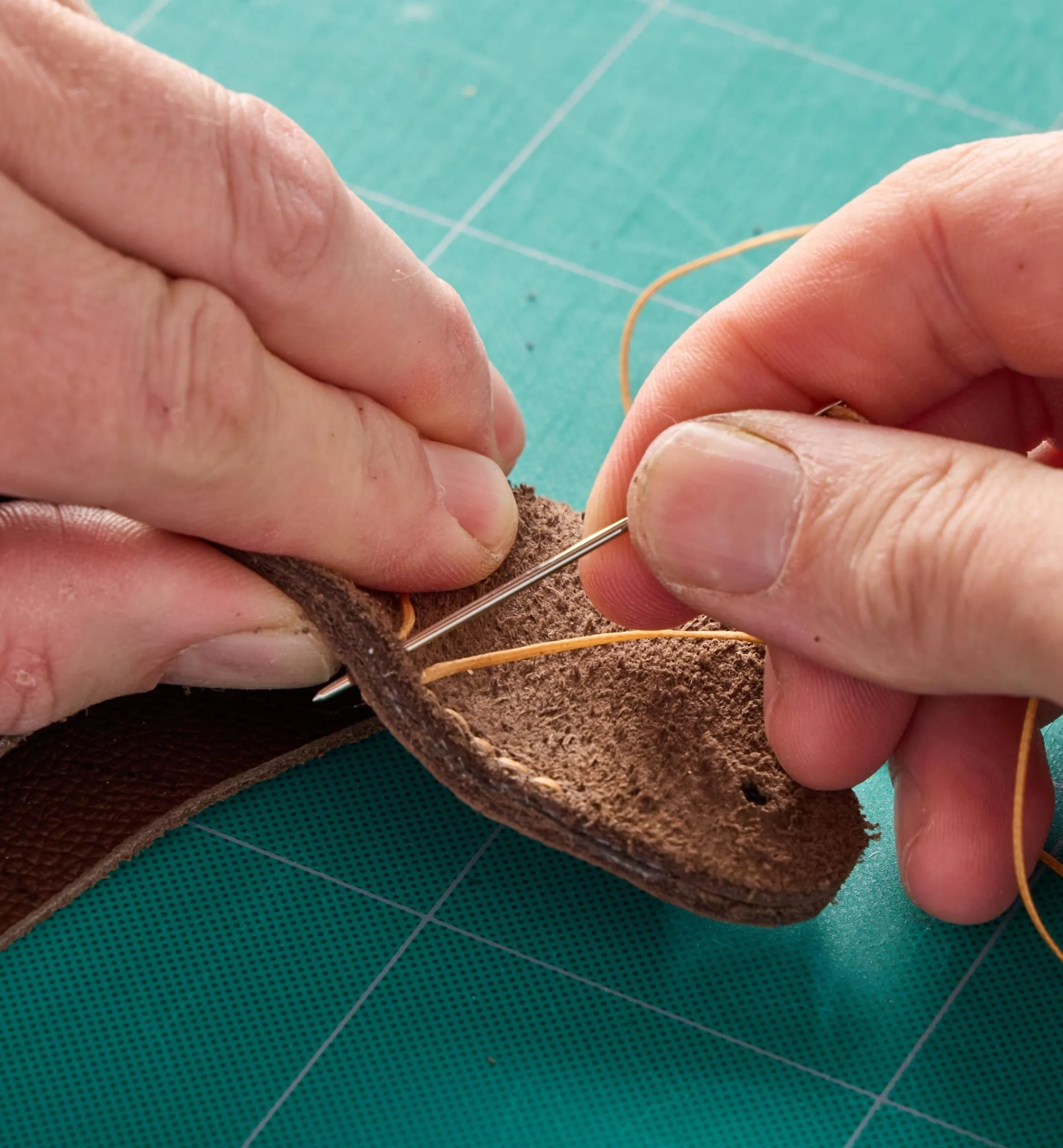 Lee Valley Supplies>Make It Yourself Gardener's Leather Tool Belt Kit