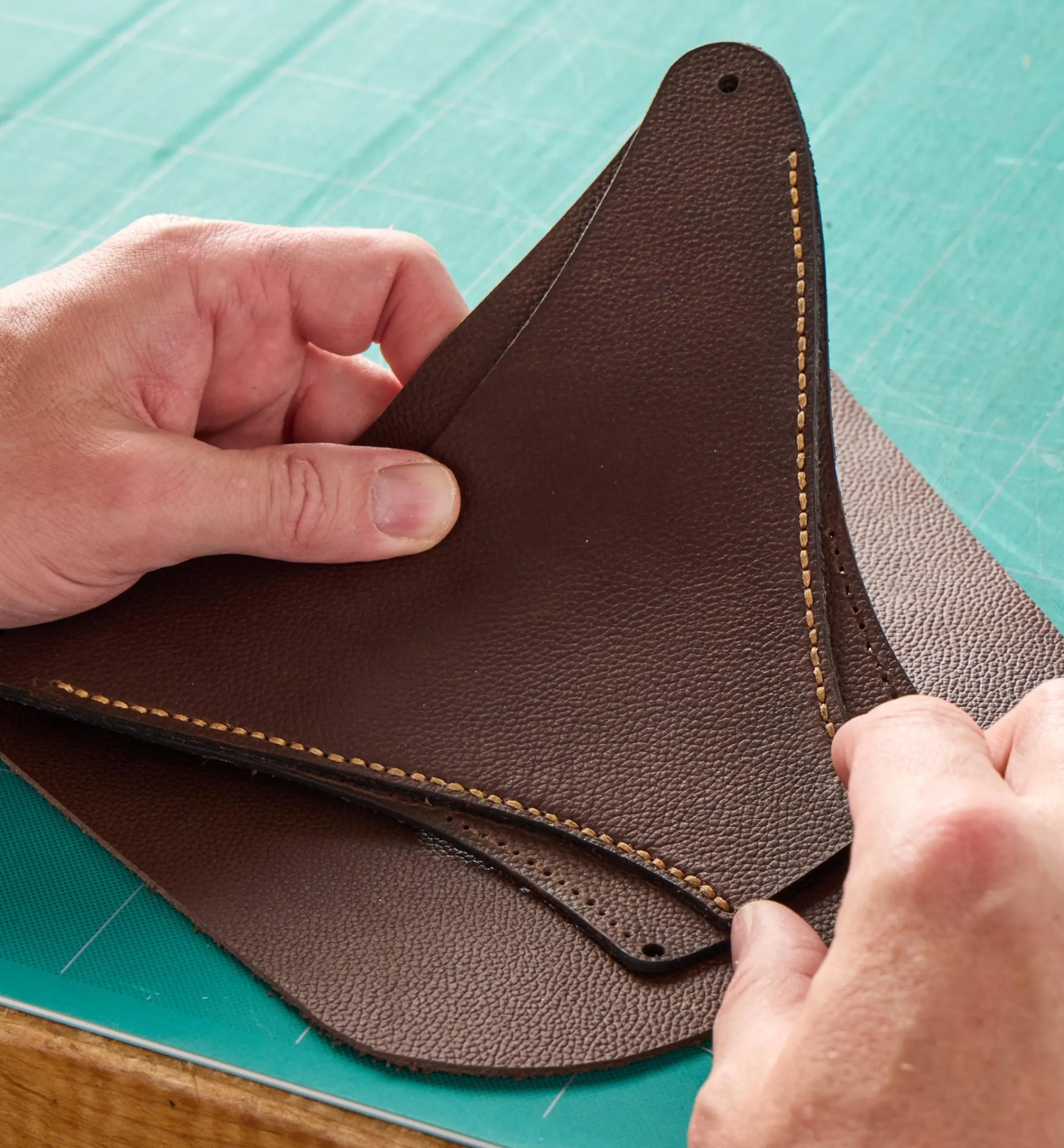 Lee Valley Supplies>Make It Yourself Gardener's Leather Tool Belt Kit