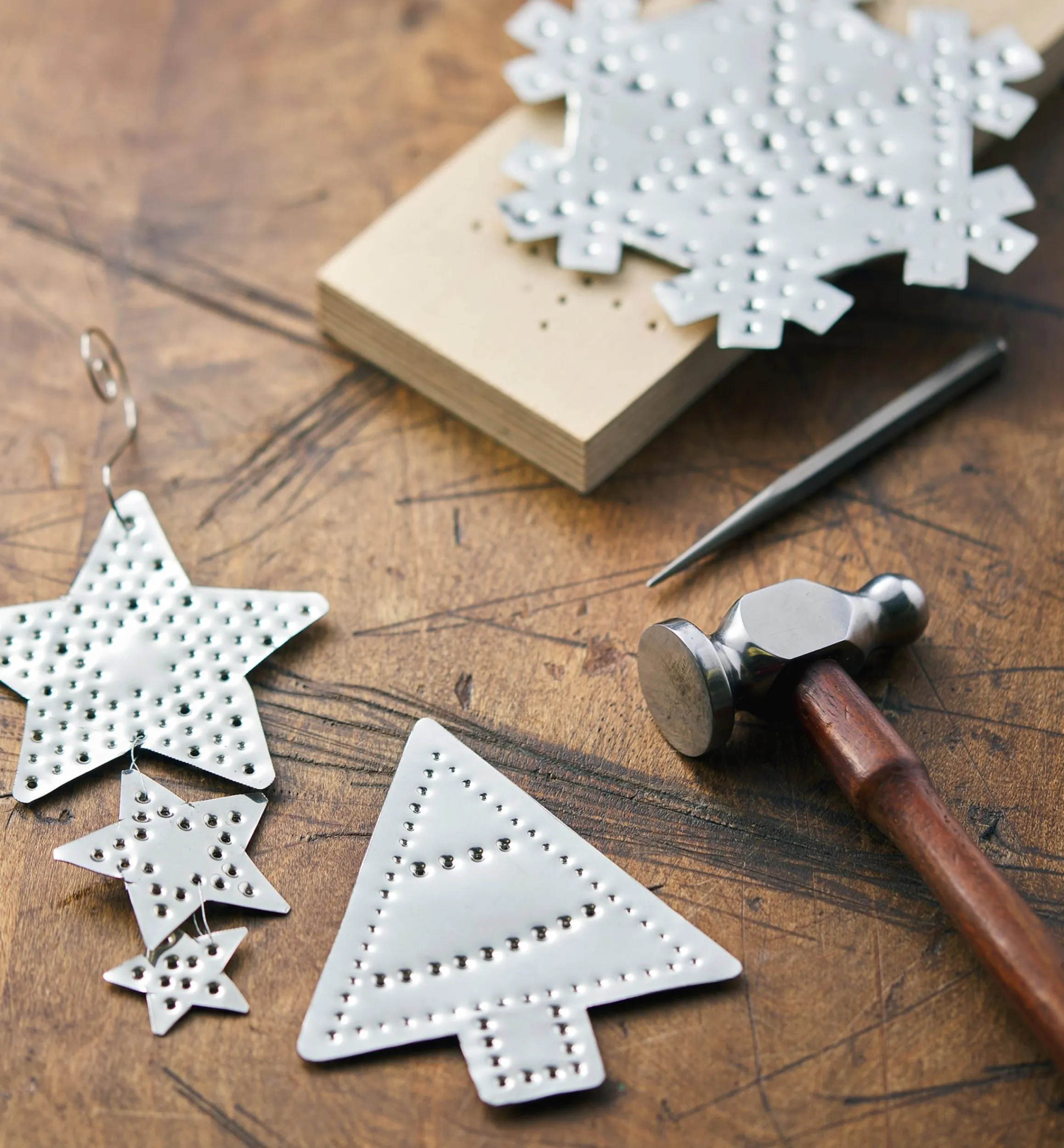 Lee Valley Supplies>Make It Yourself Pierced-Tin Ornaments Kit
