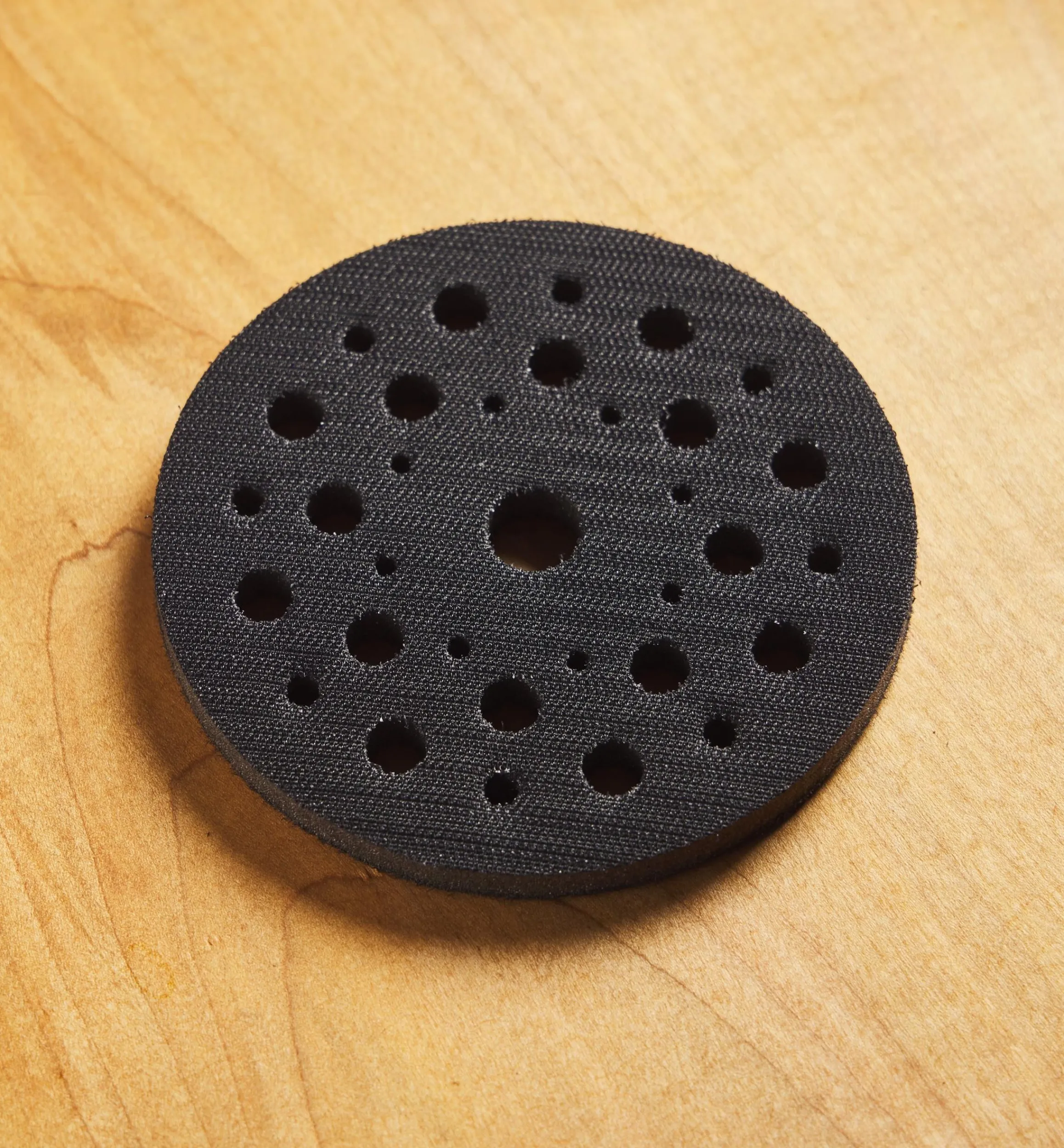 Lee Valley Supplies>Mirka 5" × 3/8" Multi-Hole Grip-Faced Interface Pad