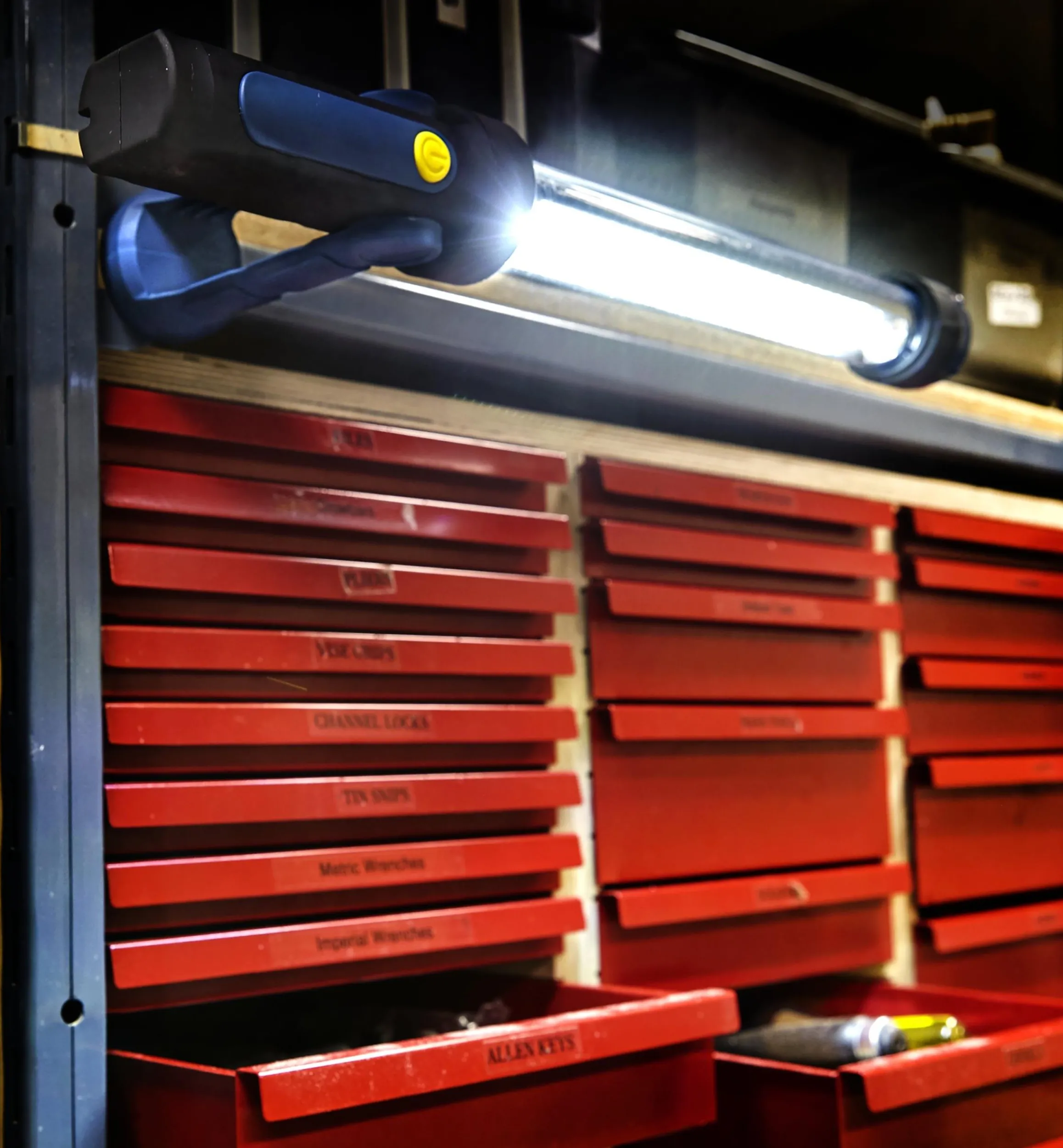 Lee Valley Lighting>Pair Of Multi-Function LED Tube Lights