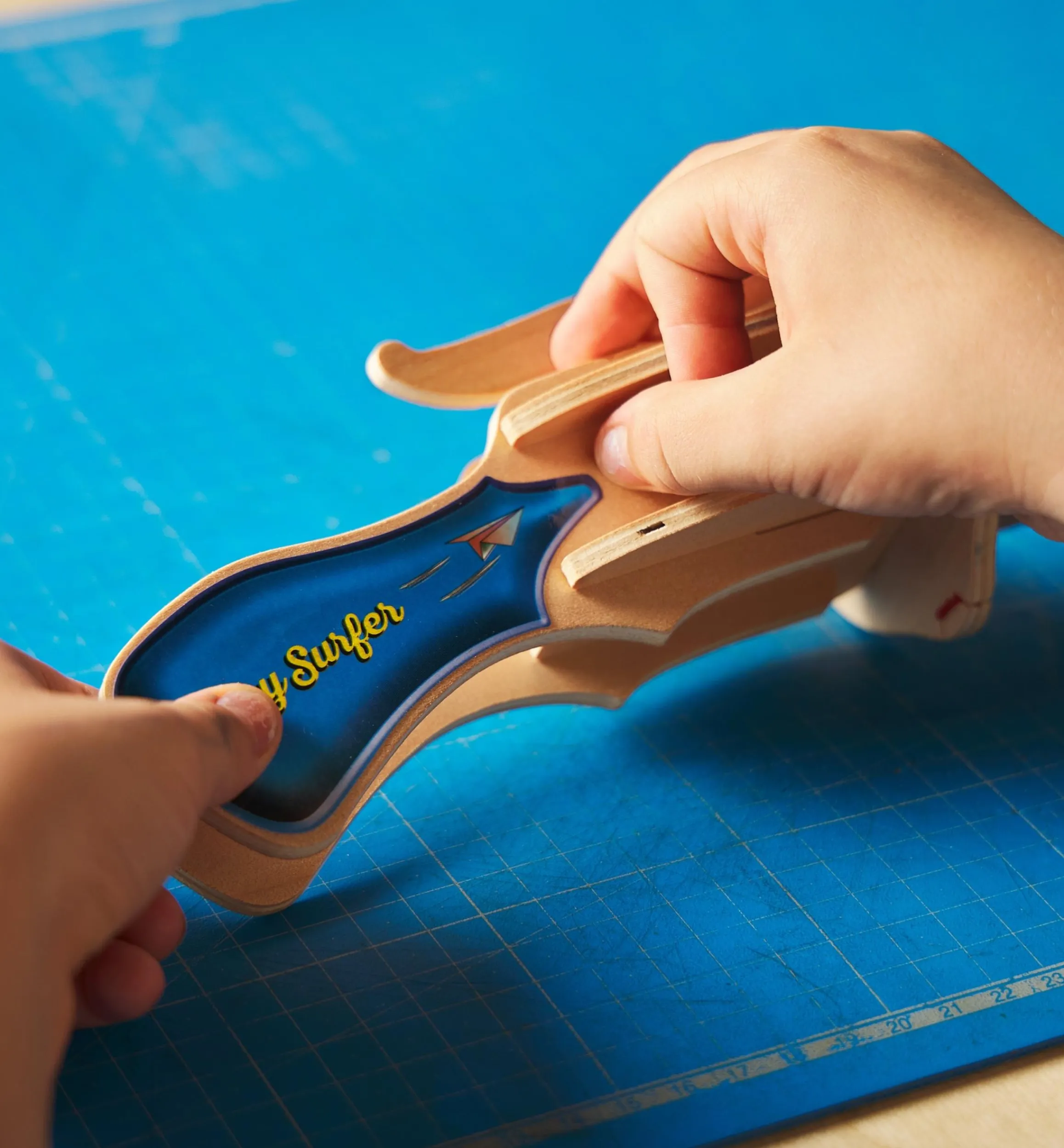 Lee Valley Toys & Games>Paper Airplane Launcher Kit