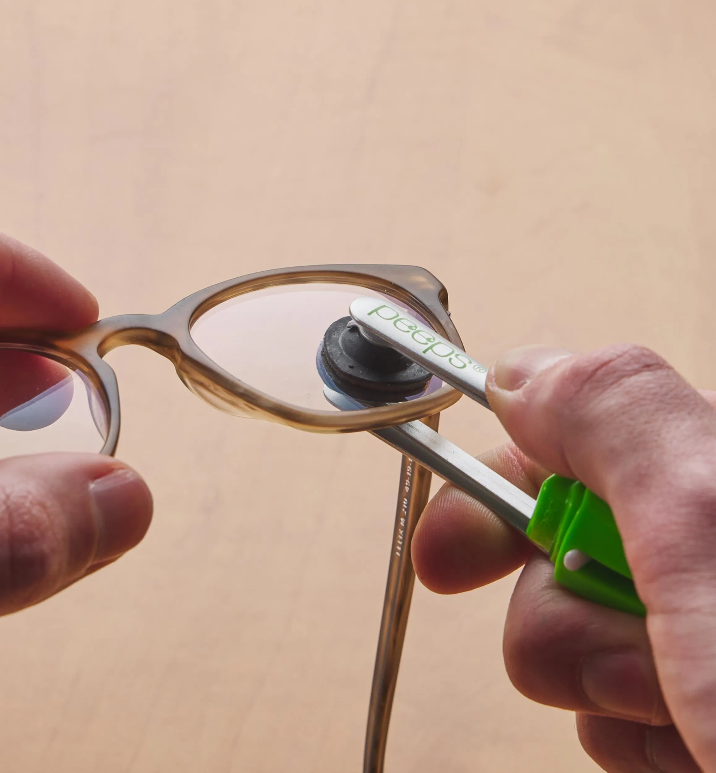 Lee Valley Personal Accessories>Peeps Eyeglass Cleaner