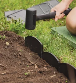 Lee Valley Hardscaping>Pound-In Edging