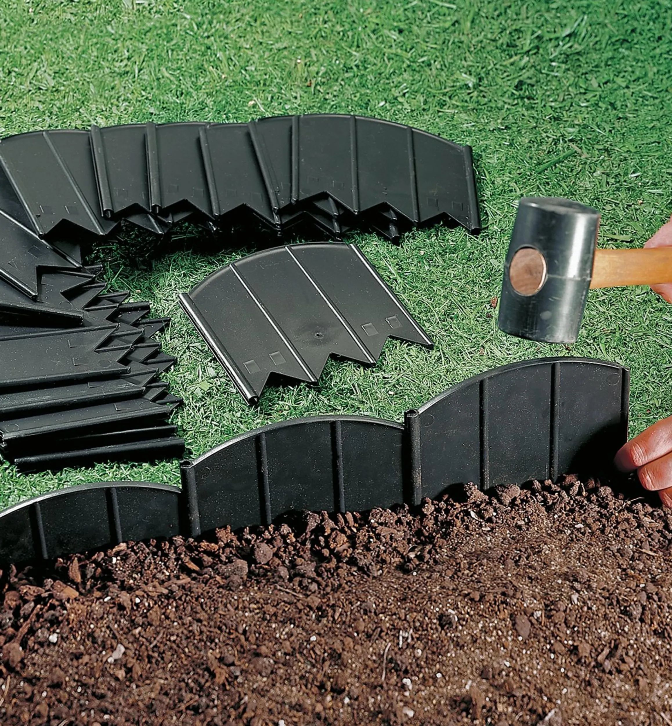 Lee Valley Hardscaping>Pound-In Edging