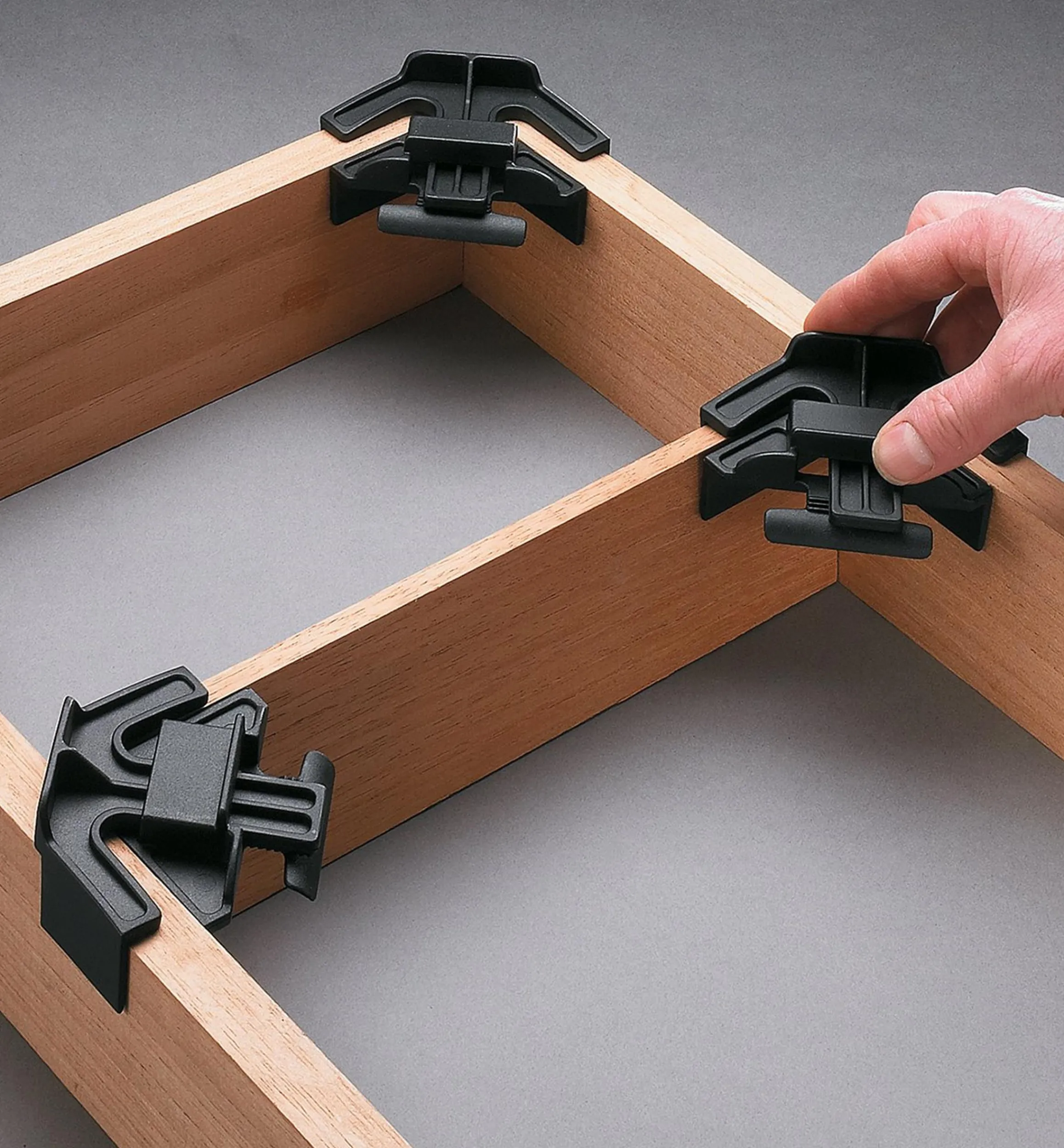 Lee Valley Hand Tools>Right-Angle Assembly Clamps