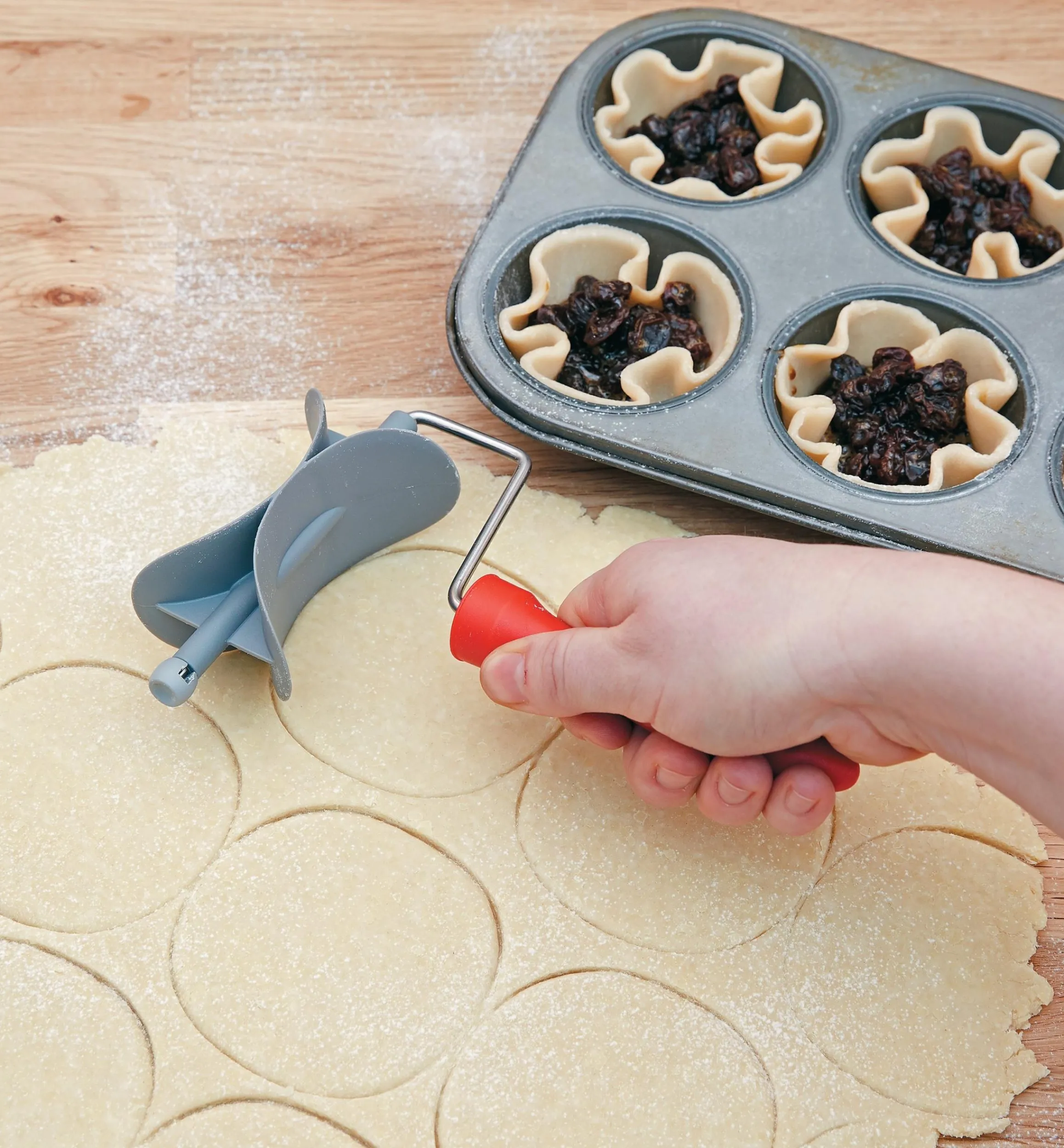 Lee Valley Pastry Tools>Rolling Circle Cutter