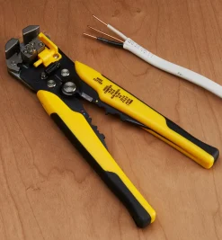 Lee Valley Hand Tools>Self-Adjusting Wire Stripper