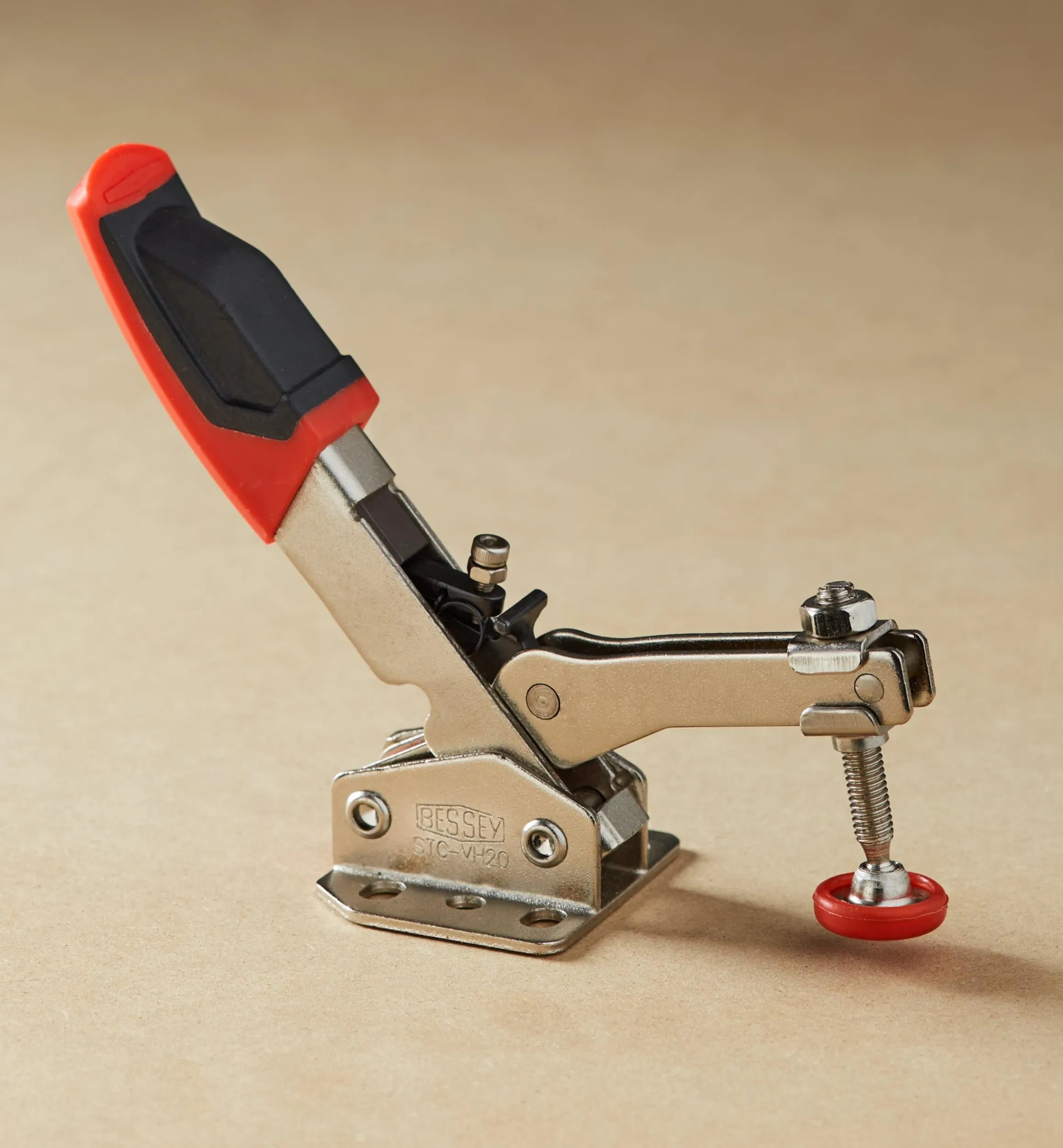 Lee Valley Hand Tools>Small Bessey Vertical Auto-Adjust Toggle Clamp