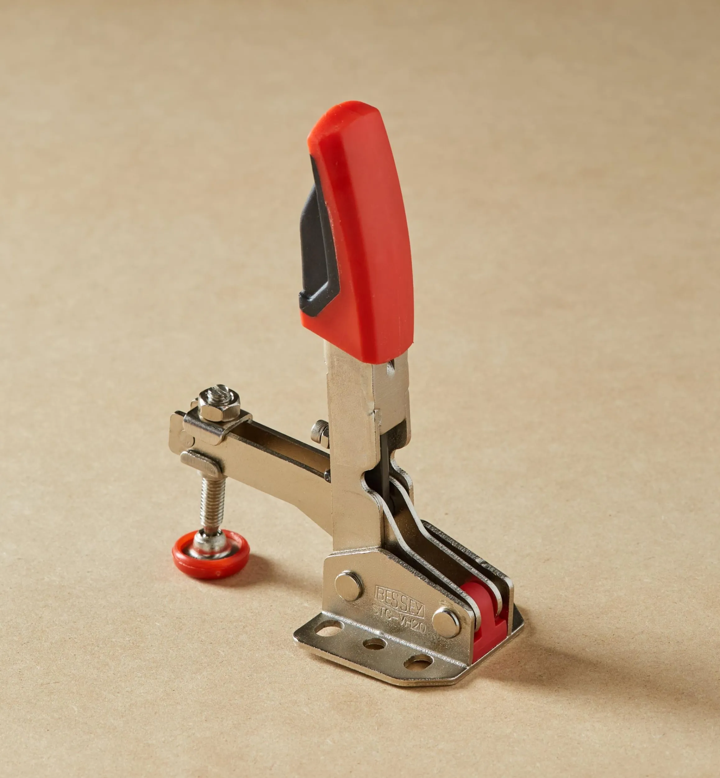 Lee Valley Hand Tools>Small Bessey Vertical Auto-Adjust Toggle Clamp