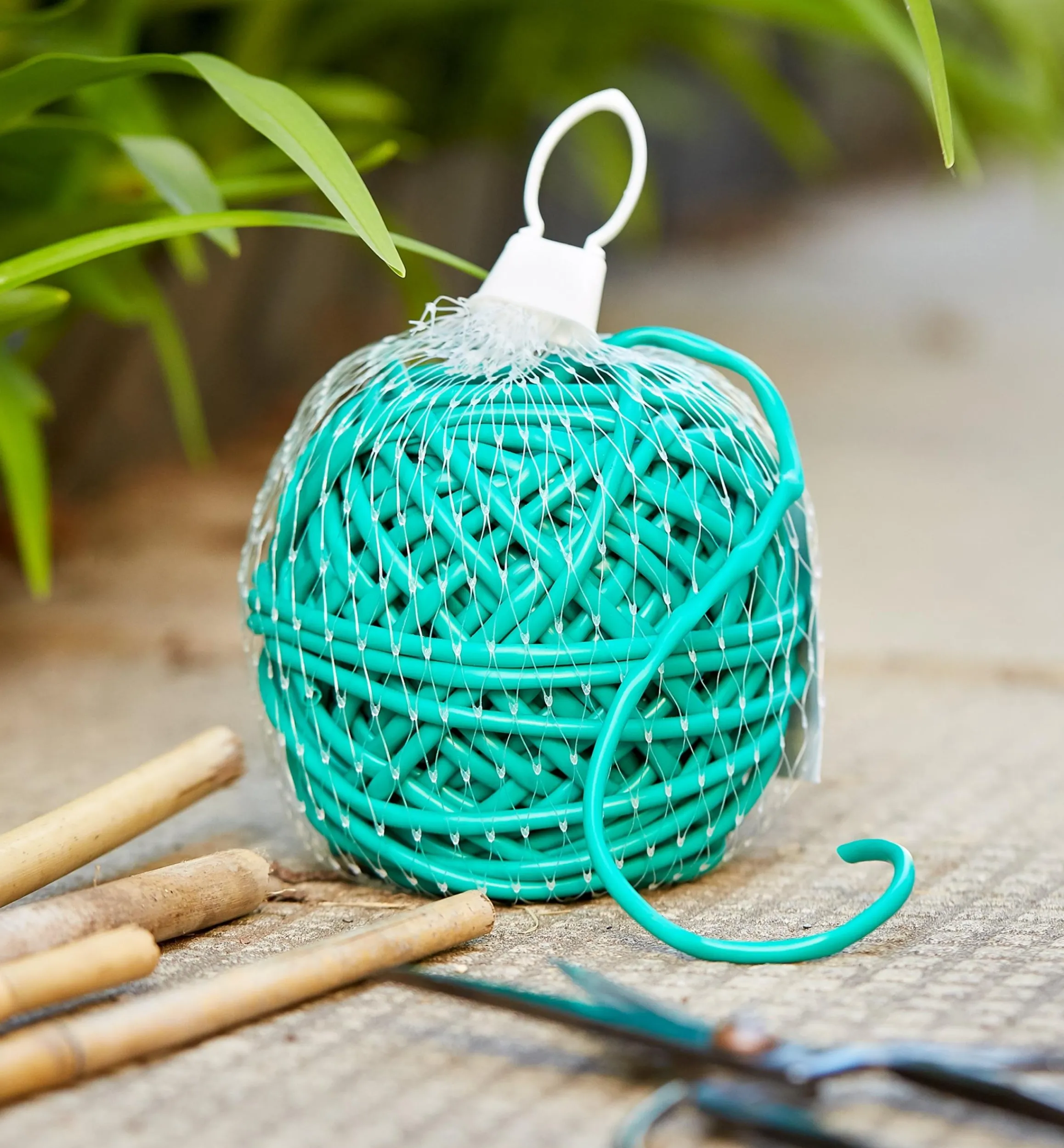 Lee Valley Ties & Clips>Soft-Stretch Plant Tie