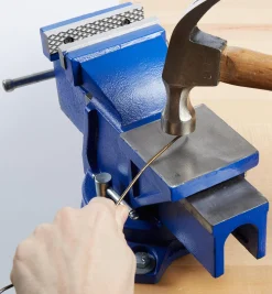 Lee Valley Workshop>Swivel-Base Mechanic's Vises