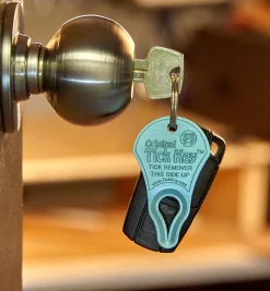 Lee Valley Pest Control>Tick Key Tick Remover