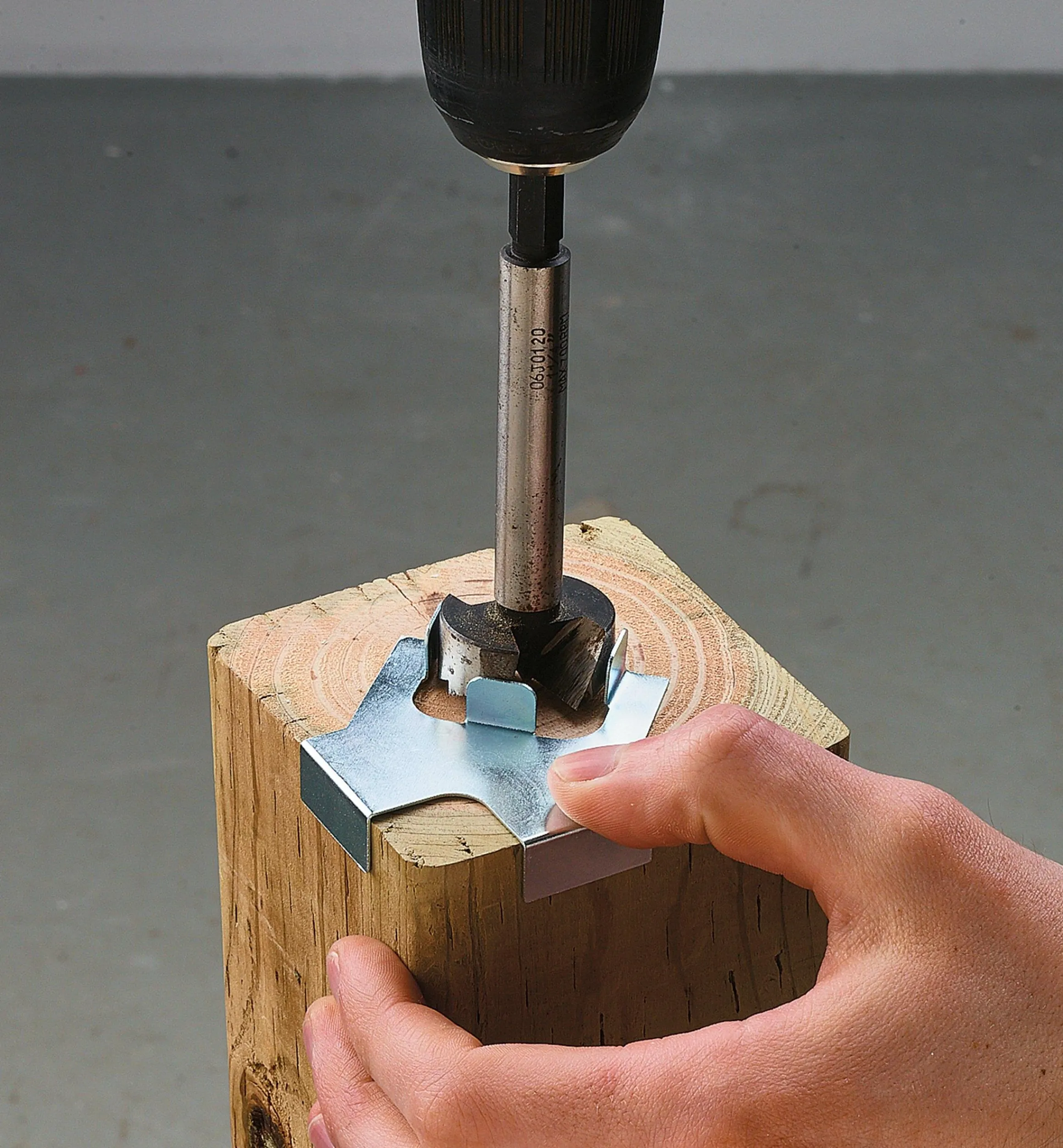 Lee Valley Outdoor Hardware>Titan Post Center Guides