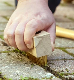 Lee Valley Garden Care>Weed Brush