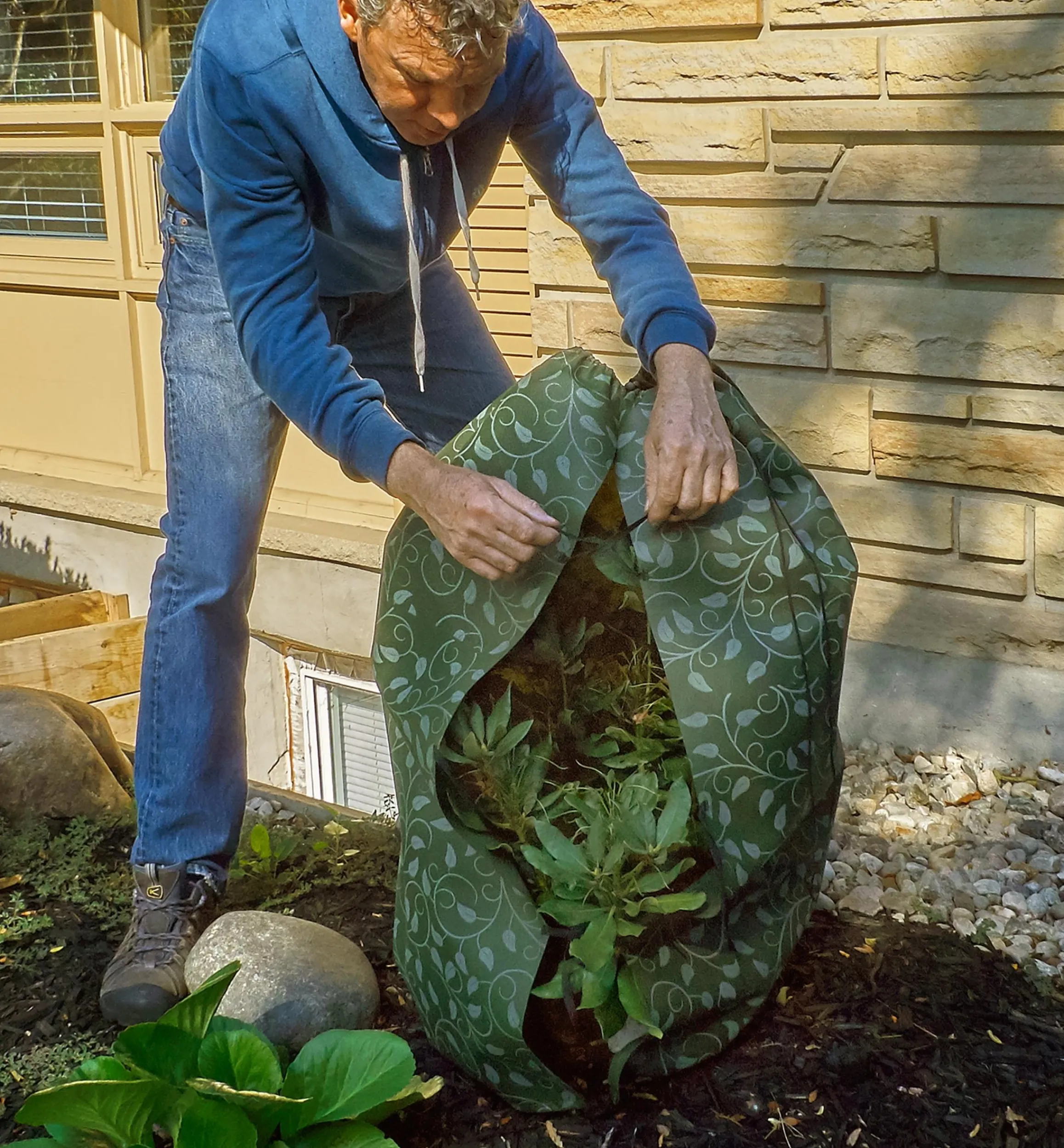 Lee Valley Plant Protection>Wrap-Around Shrub Covers
